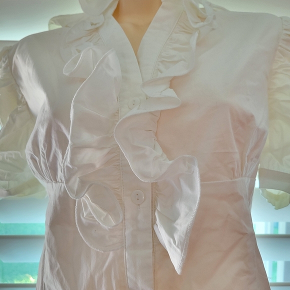 NEW White Bottom-up Blouse - Picture 2 of 4